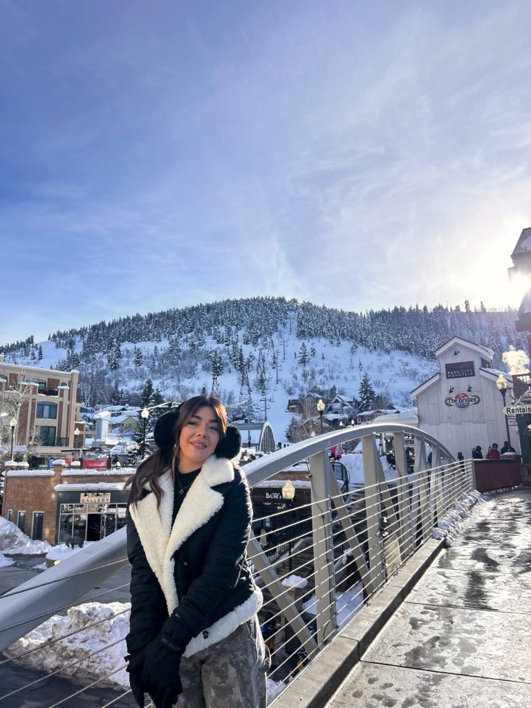 alymarieZ's tweet photo. Feliz❄️🤍 https://t.co/cEqtpgRllz