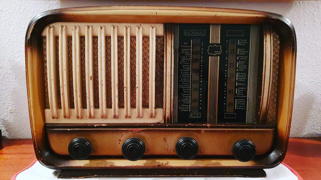 Eduard_Lpz's tweet image. 13 de febrero. Día Mundial de la Radio 📻🎧🎙.
@YofuiaEGB 
#diamundialdelaradio #radio #yofuiaegb #recuerdosdelayer 🎙