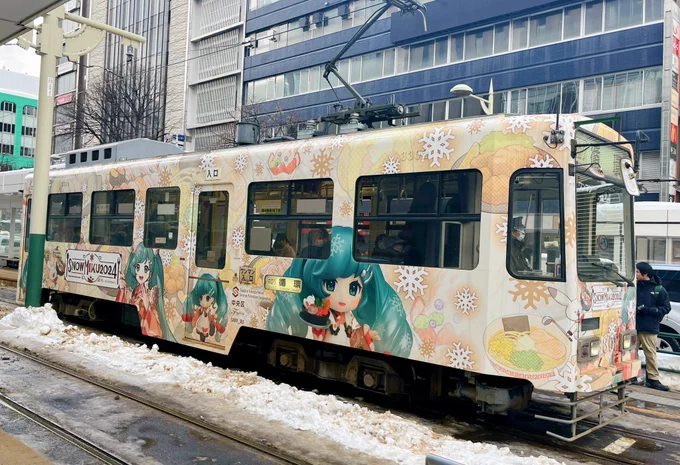 帰り途中に雪ミク電車が現れた!!ラッキー 
