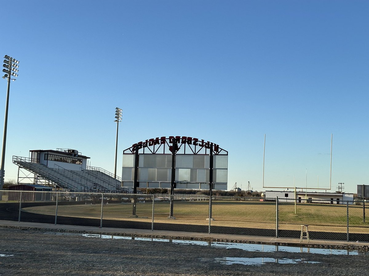 HeartOTXHeartMD's tweet photo. #BREAKINGNEWS:

My hometown school district just voted, 

unanimously, 

for my #TXHSFB Stadium to be re-named “John P Erwin Stadium” after my Dad!🥹🏈🥹🏈🥹🏈❤️ 

My Mom &amp; Dad are BOTH members of our athletic #HOF

#HillsboroEagles 🦅 https://t.co/NyDTlEXeYV