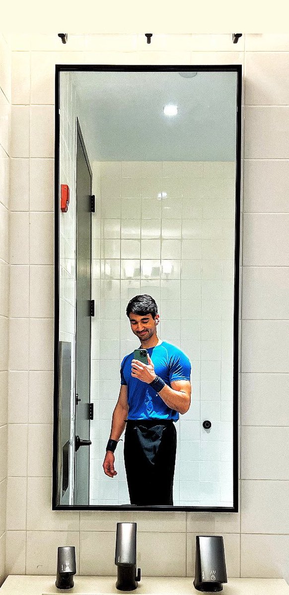 The 9-5 job that we all wanted to leave behind and chase your dreams working insane hours, seems so much worse when you have to train for endurance athletic events, meal prep, eat healthy, maintain social life, sleep 🥲

#ironman #triathlon #obgyn #doctor #medicine #yale #dreams