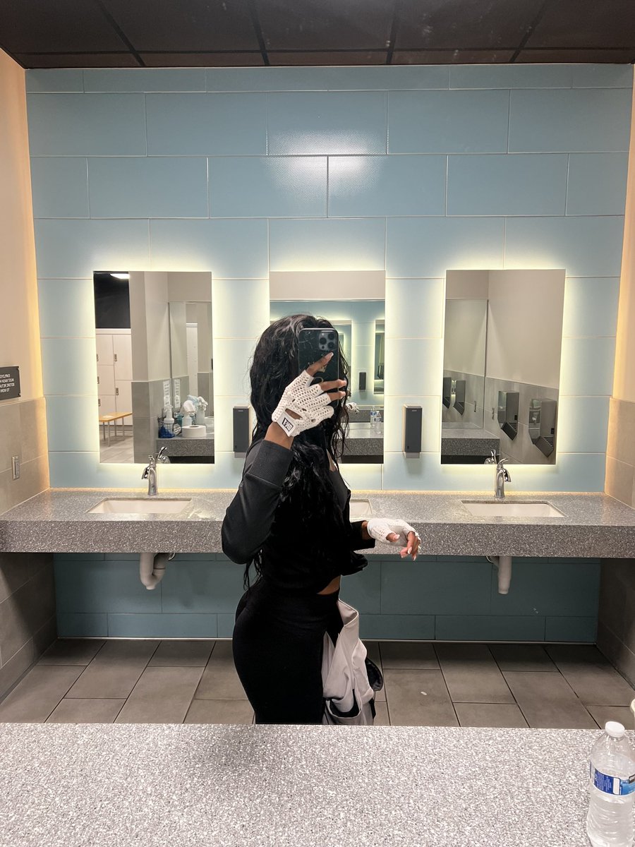 Divinethebrat's tweet photo. A body you wish you could have! Why do you grovel on the floor after you send and maybe I’ll let you take a peak… maybe! 

Findom • paypig • cashcow • whalesub • finsub • goddess • goddesswork https://t.co/EklmSH6FCZ