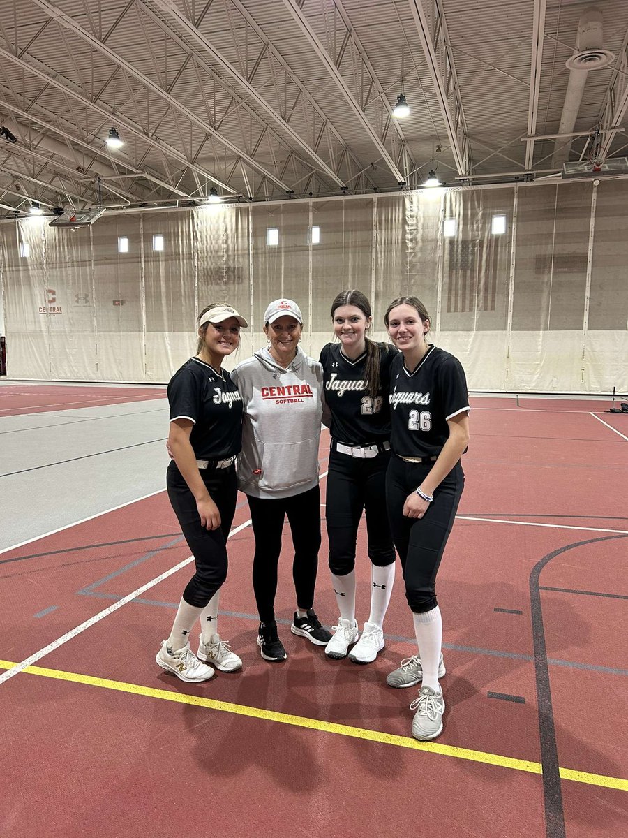DelaneyWyble's tweet photo. Had an amazing time at the @CentralSB1 camp. Thank you coach Alicia O’Brien, @waresgsbcentral, and the players for a great time. Took away new drills and learned more about the mental health, and different ways to come back from difficult times. https://t.co/vrZIGzCMoI