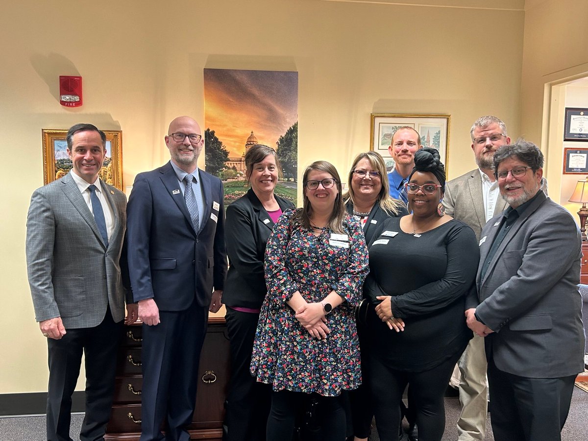kychrismcdaniel's tweet photo. Great visiting with Leadership @GCTC_News during their visit to Frankfort last week! https://t.co/iOPP7ByK5p