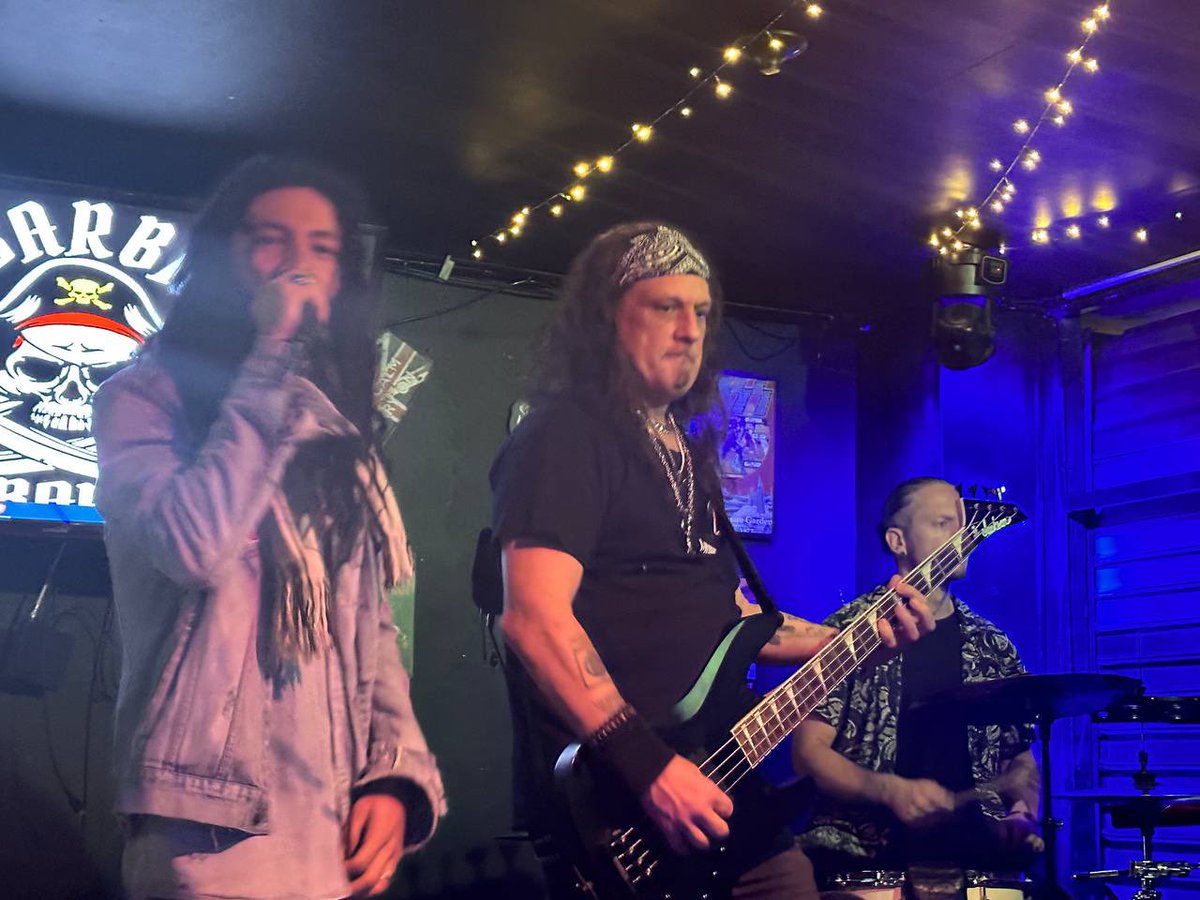 bassist_ron's tweet image. El viernes por la noche estaré tocando el bajo con Tyger &amp;amp; Stereotipos en Kings Rock Pub en Bellos. Ven y únete a nosotros para escuchar rock n roll en español e inglés. 

#rocknroll #medellin #bellos #colombia #latinrock #rockandroll #musica #musicaenvivo #Conciertos #livemusic