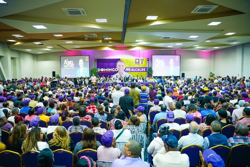 ¡Gracias familia peledeista!🌟

El apoyo de nuestros compañeros y compañeras es invaluable. 

Seguiremos unidos sirviendo a nuestro pueblo, sembrando esperanza en los dominicanos y trabajando juntos por la Capital🫱🏽‍🫲🏼

#DomingoMiAlcalde
#JuntosporlaCapital