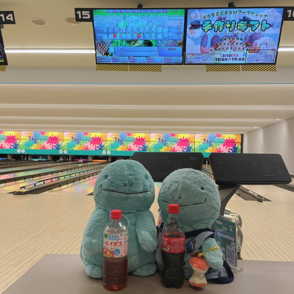 Nuoh_0101's tweet photo. 親友とのちゃん＆だぼちゃんとボーリング🎳
お土産(？)ももらったちゃったけど両方とも欲しかったもので嬉しい🫧
だぼちゃんも親友と久しぶりに会えて嬉しそうでした·͜· ♡ https://t.co/E93CSAVc1m