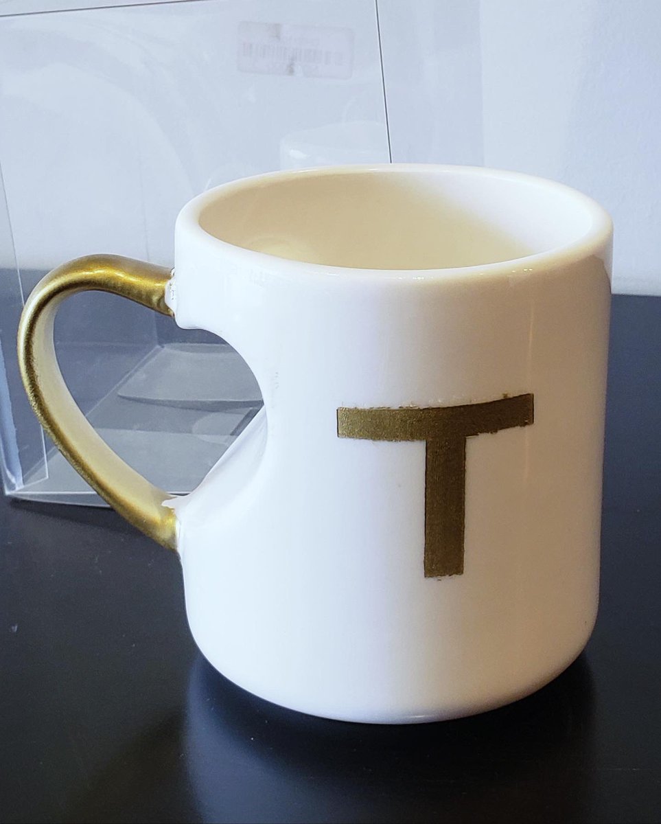 nouveaurichegh's tweet photo. In this month of love, buy any of these and get two big, beautiful initial mugs FOR FREE. Swipe to see how the mugs look😍very beautiful and ideal for your early morning tea session ☕️ great way to start your day!
Send us a dm now to order! #nouveaurichegh #cbdtea https://t.co/3rMh2ONDu3