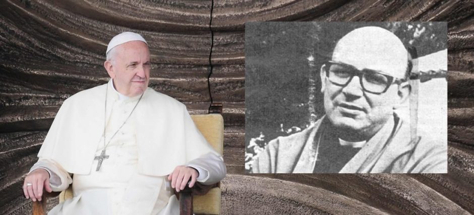 #PapaFrancesco
"I santi infatti sono dei fratelli così somiglianti a Gesù da poter essere dei riferimenti sicuri (nell’esempio, nell’insegnamento e nell’amicizia e devozione) per ogni Figlio di Dio. Affinché tutti siamo più uniti al Padre e ai fratelli, più simili a Gesù"