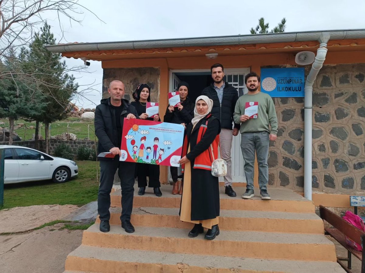 " Vefalı Şehir Siverek "sağlıklı bireyler sağlıklı nesiller projesi kapsamında Uzunpınar İlkokulu öğrencilerine "Hijyen Eğitimi", öğretmenlere de "Koruyucu Aile Hizmeti" eğitimi verildi @siverekkaymakamlığı <a href="/tcailesosyal/">T.C. Aile ve Sosyal Hizmetler Bakanlığı</a> <a href="/sanliurfaash/">Şanlıurfa Aile ve Sosyal Hizmetler İl Md.</a>