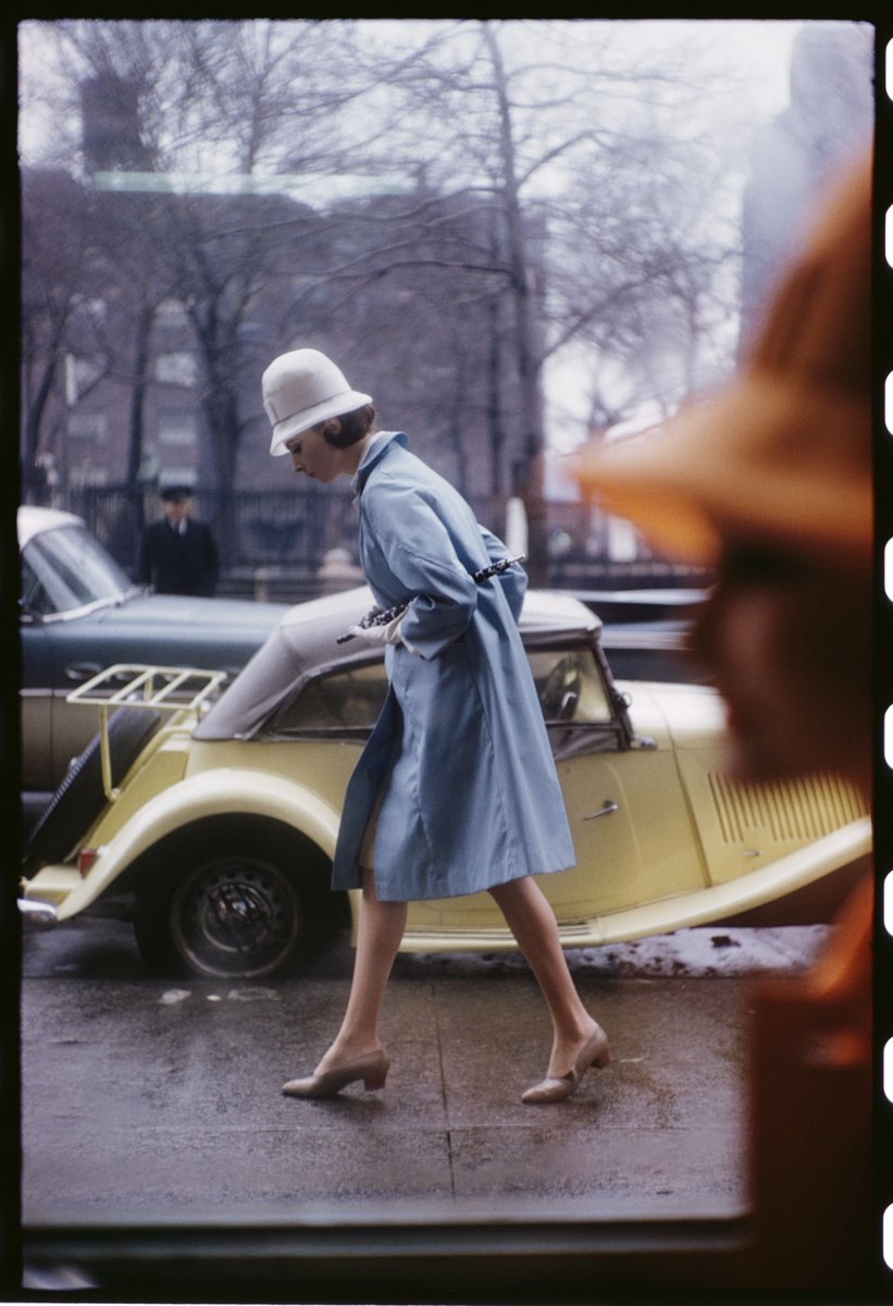 mixdevil66's tweet image. Artistic rebel, urban poet: new book celebrates the iconic #photography of #SaulLeiter. A new retrospective to celebrate the centenary of Leiter's birth brings together his most iconic images with a fascinating selection of unseen work @thamesandhudson  creativeboom.com/features/saul-…