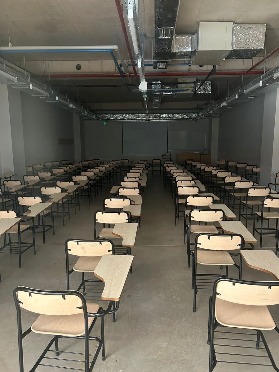 millihaberler_'s tweet photo. Lavuk: O kadar üniversite okuduk işçi bile daha fazla kazanıyor.

Okuduğu üni: https://t.co/oLmyikvGE2