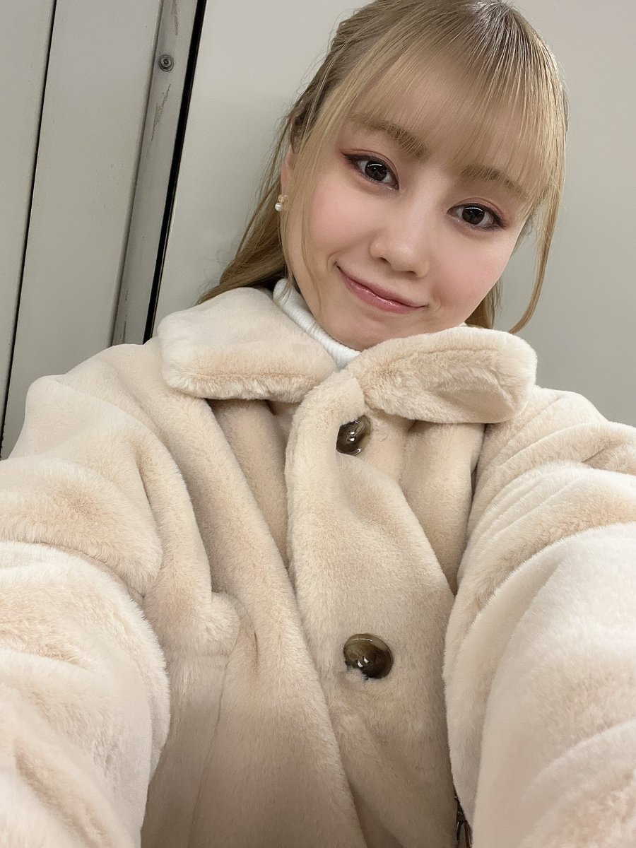 monachan_2525's tweet photo. 今日は中高校時代のマブの舞台
見に行くんだぁぁぁぁ😆💓
中高のマブと言えばあの人！
って人と一緒にね☝🏻
なんか待たせてもうちゃってごめんね🦍💜 https://t.co/xXRlrmYhj6