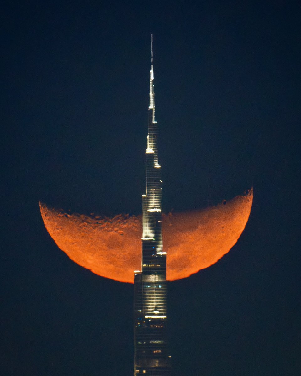 photopills's tweet photo. “I took this photo from Sharjah to Dubai, covering a 30-kilometer distance, using an 800mm z series Lens Nikkor on a Nikon Z8 body.”
📷 Nikon Z8 | 800mm | ƒ/6.3 | 1/4s | ISO 1600
👉 Photo by Zohaib Anjum
📍 Planned with PhotoPills: https://t.co/W63ghgmDtK https://t.co/eP0pAjsNT4