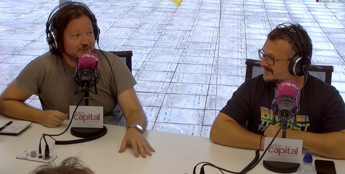 Feliç #DiaMundialdelaRadio. El mitjà que més ens agrada i del que estem molt enamorats enamorats. 
Visca la ràdio 📻