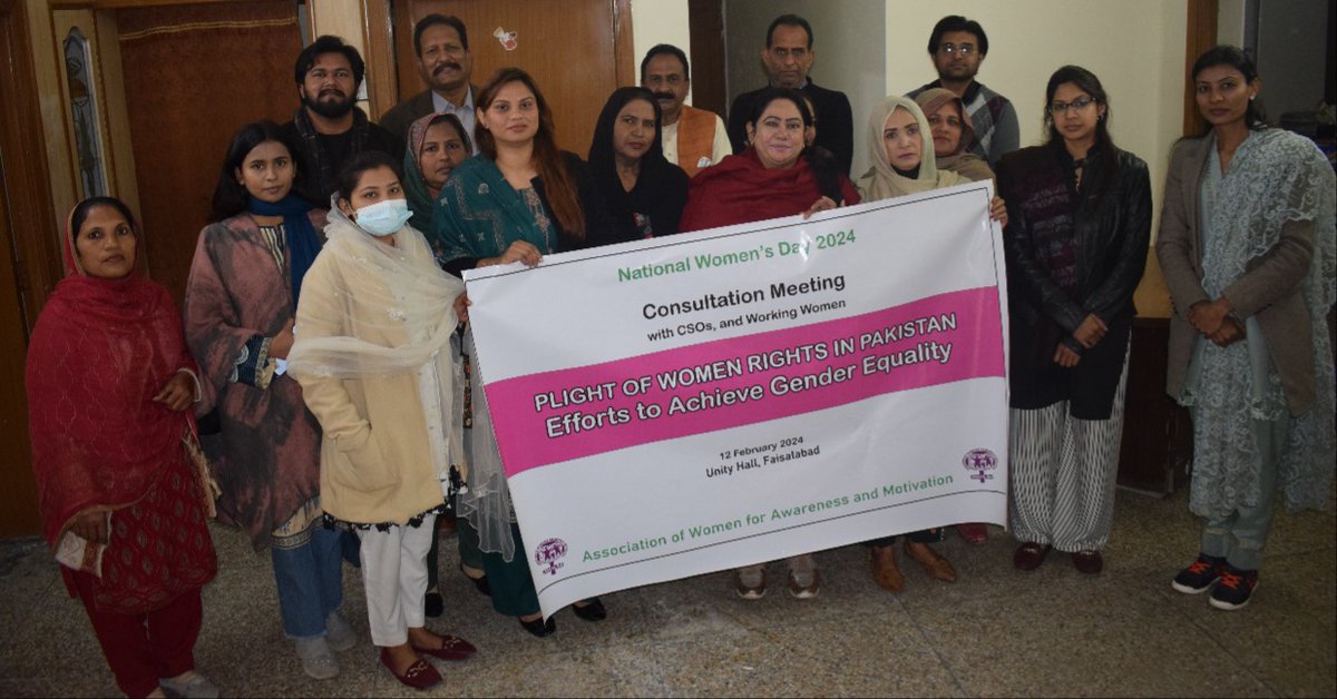 pk_awam's tweet photo. A consultation meeting was organized to observe #NationalWomenDay2024 on the theme " Plight of #WomenRights in Pakistan: Efforts to Achieve #GenderEquality ". The representatives of civil society organizations, home-based &amp; domestic workers actively participated in the meeting. https://t.co/aD2iUhn3PI