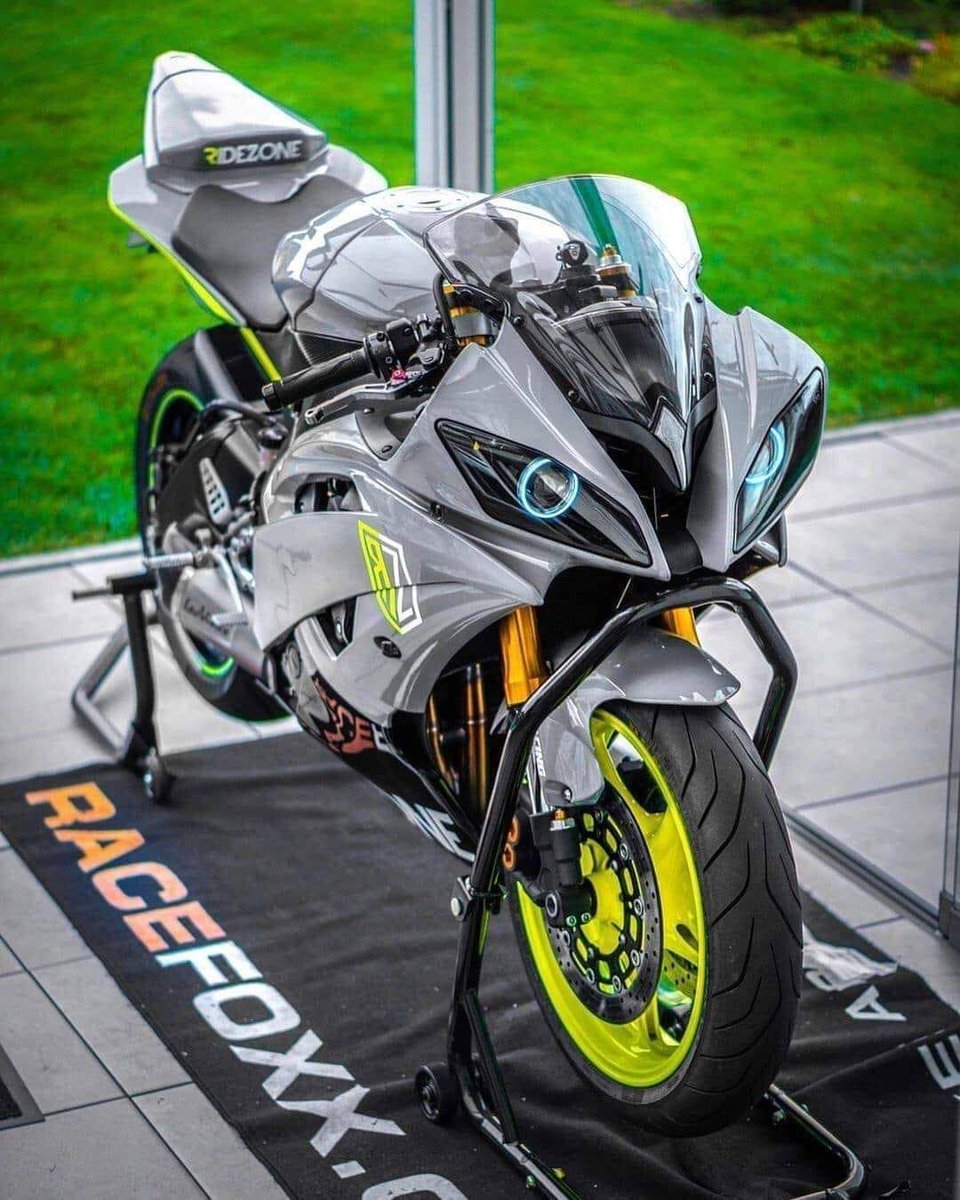 MoreMotorcycles's tweet photo. Yamaha R6 https://t.co/w9oOvsFbmI