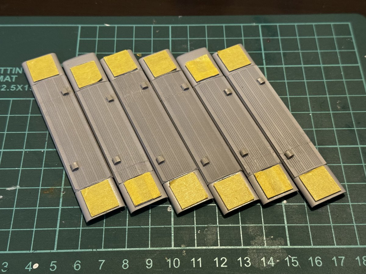 OER1081's tweet photo. ある車両を製作中④

前作に続き屋根のつぎはぎは下手だが… https://t.co/QgpRohUrvW