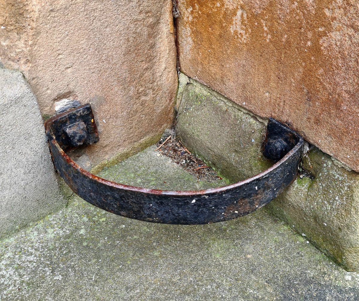 is_glasgow's tweet image. A very simple, but fully functrional design for a bootscraper outside a tenement in the Woodlands area of Glasgow.

#glasgow #bootscraper #tenement #tenementlife #design #ironwork #woodlands