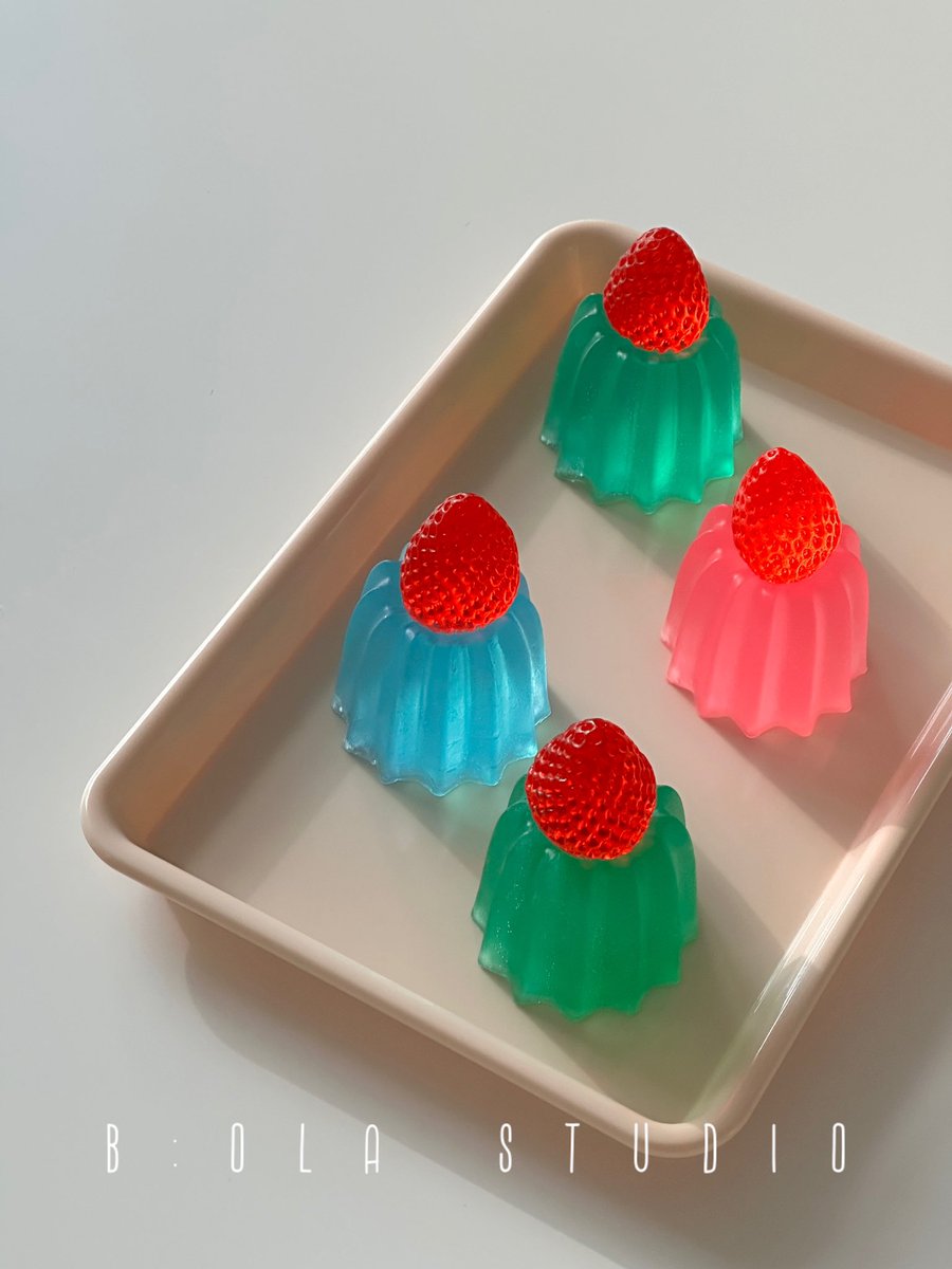B__ola's tweet photo. 🍧🧁🍬
빛이 들어올 때 https://t.co/zYv5coNZYg