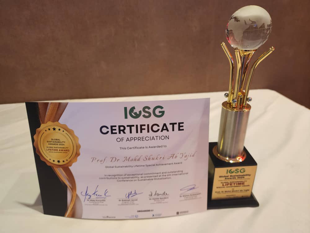 MohdShukriYajid's tweet photo. It is an honour to receive the "Global Sustainability Lifetime Special Achievement Award" from the International Conference on Sustainable Globalisation 2024. Thank you to the selection committee for the award and appreciation of our work at @MSUmalaysia. #MSUsdg #MSU Malaysia https://t.co/p5Mj5SOzQp