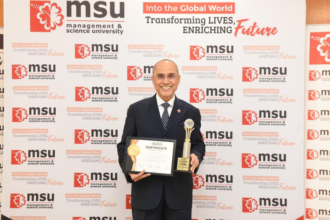 MohdShukriYajid's tweet photo. It is an honour to receive the "Global Sustainability Lifetime Special Achievement Award" from the International Conference on Sustainable Globalisation 2024. Thank you to the selection committee for the award and appreciation of our work at @MSUmalaysia. #MSUsdg #MSU Malaysia https://t.co/p5Mj5SOzQp