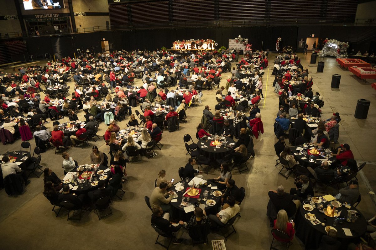 That’s a wrap on Grand Slam! Now it’s time for some baseball.

#SetTheBar X #WolvesUp
