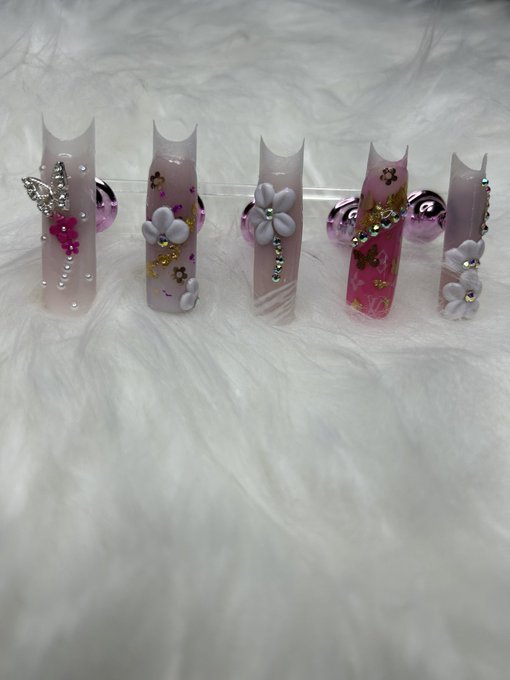 I meaannnnnn I should consider the press on nails as one of my services!!!  This was just a practice