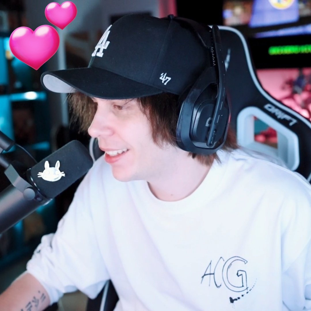 natto1dls's tweet photo. Rubiers, podrían firmar abajo? Quiero guardar este día en mi corazón siempre. Es la primera vez que me siento tan parte de algo, estoy tan feliz por la rata mayor y por la comunidad tan bonita que somos. 😿🫂❤️‍🩹
- Natto <3 
#RubiusLevel34 https://t.co/UPzfCZSQHW