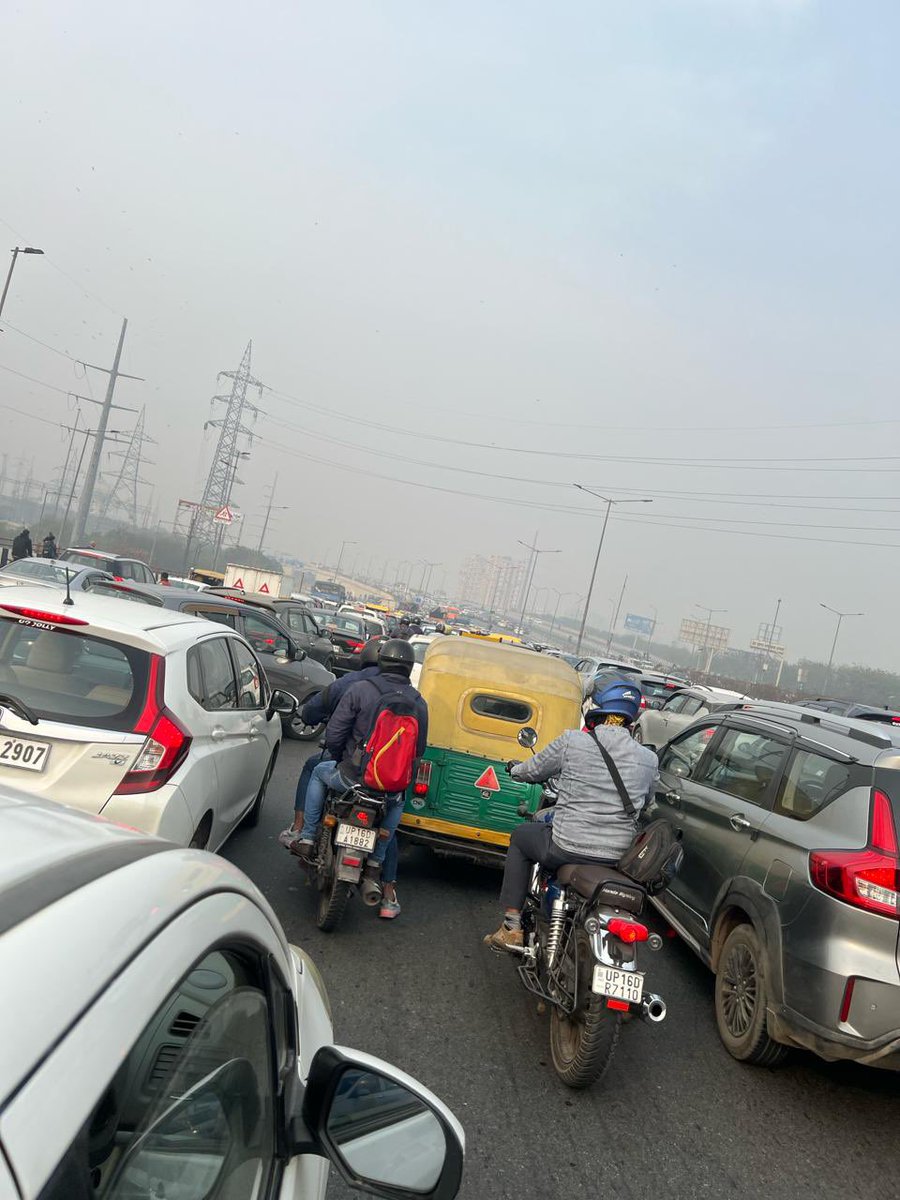 SSTalks_Saurabh's tweet photo. Country seems to only know is to agitate, struggle in NCR begins for commuters. #Hatekissanandolan https://t.co/nQMPxqXvHj