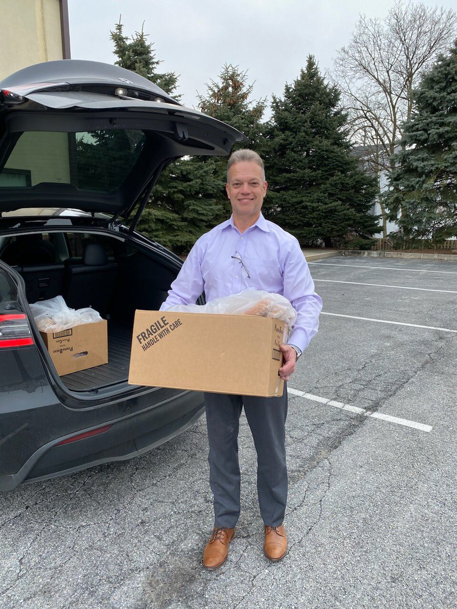 @f4service (F4) #F4 was so grateful to have one of its #boardmembers, Michael Rist of First Bank NJ, rescuing food for those in need with his son. Thank you Mike for your heart ♥️ of gold and your desire to make a difference providing food for those in need! #Endhunger #Food