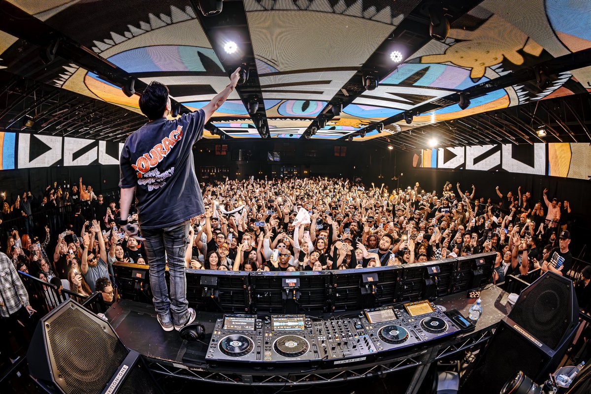 Still can’t believe I sold out Academy! I use to dream of moments like this. I seriously love you all 😩❤️