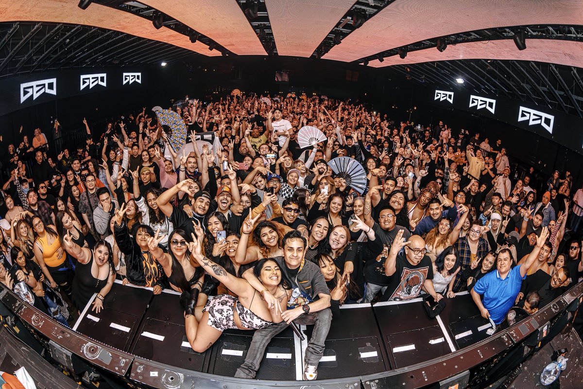 IAMGEOOFFICIAL_'s tweet photo. Still can’t believe I sold out Academy! I use to dream of moments like this. I seriously love you all 😩❤️ https://t.co/kbdI1oRAgg
