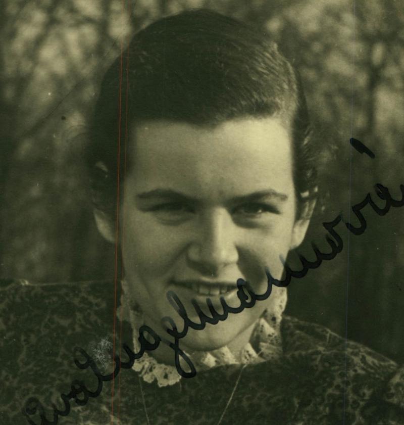 AuschwitzMuseum's tweet image. 13 February 1923 | A Czech Jewish woman, Eva Engelmannová, was born in Prague.

She was deported to #Auschwitz from the #Theresienstadt ghetto on 23 October 1944. She did not survive.