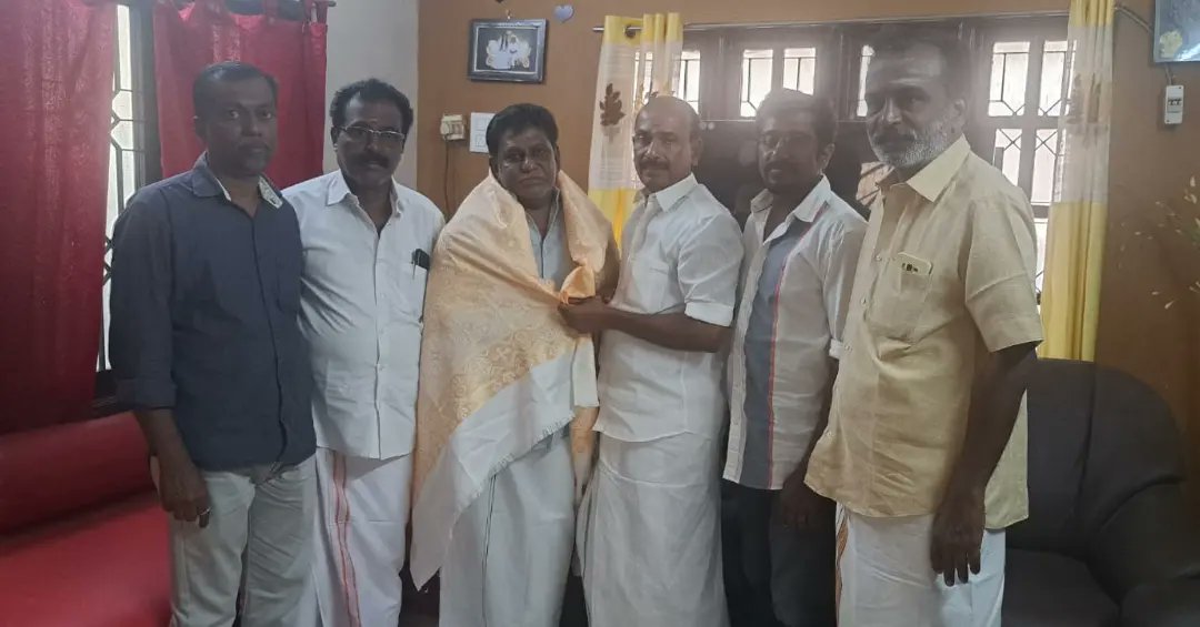 POONDIVENKATESH's tweet photo. திருவையாறு வர்த்தக சங்க தலைவர் திரு. M.சீனிவாசன் அவர்கள், பிரதமர் மோடி, மாநில தலைவர் அண்ணாமலை அவர்கள் வழியில் கட்சிப்பணியாற்றிட தன்னை பாஜக வில் இணைத்துக் கொண்டார். பணி சிறக்க வாழ்த்துக்கள் https://t.co/hc2mCwFaRn