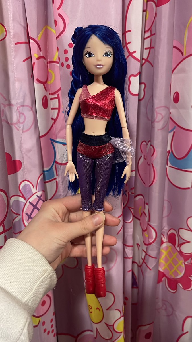 mythicflor's tweet photo. i completed musa believix finally after wanting her for months!!! i have her wings too but im trying to fix them bc the seller just threw her loose in a box so the wings got all bent >.< https://t.co/3vMdjLLf9L
