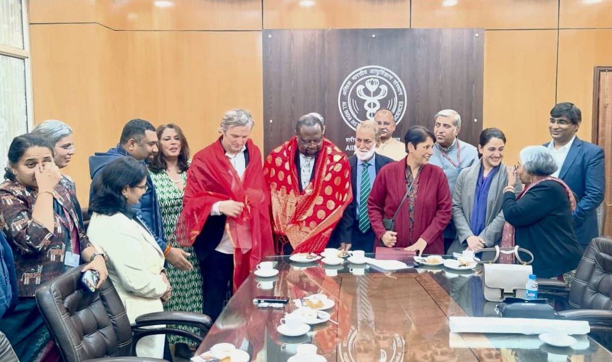 Honored to receive a special shawl with the Ambassador of Zimbabwe to India, H.E. Dr. Godfrey Majoni Chipare at a gathering #godfreymajonichipare #indiaassociationuk #profsrinivas <a href="/aiims_newdelhi/">AIIMS, New Delhi 🇮🇳</a> #manishuprety #rimadada #pardipgrewal