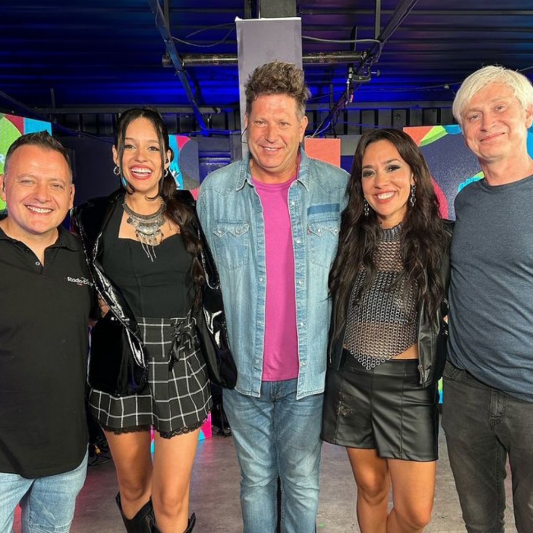 ZZNoficial's tweet photo. ¡SOMOS FAMILIA! La Crew de #STARPlusLIVE compartio una Edicion Historica del #CosquinRock junto a uno de los Referentes de la #CadenaRD (Todo el Material seguira en STAR+ durante lo que queda del Verano) cc/@BebeMusicTW @AnaisCastroP @GuilleGilabert @VelazquezAye @SoyJuanDiNatale https://t.co/Vjk96svj2H