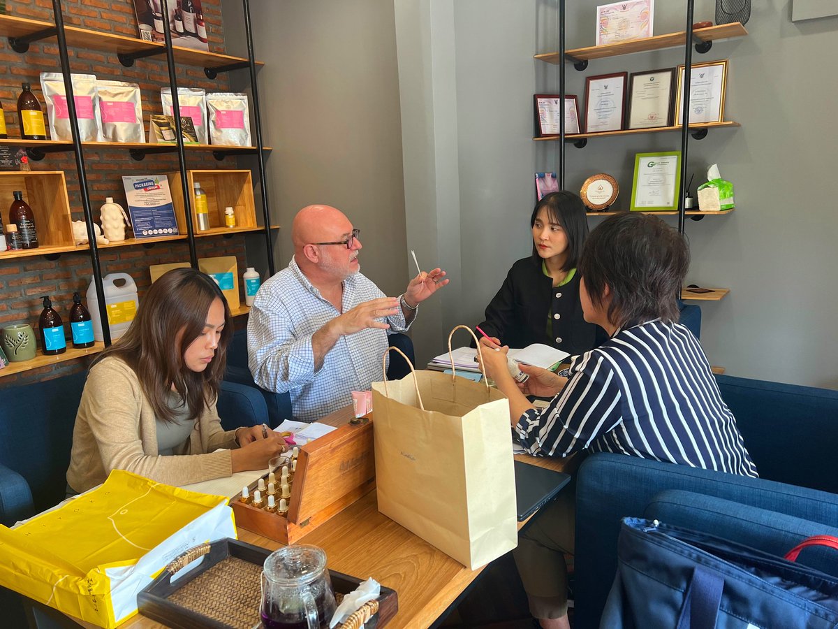 AlodiaOils's tweet image. Discussing new products for the Japanese market with our Distributor yesterday.
#alodia #spaproducts #alodiajapan