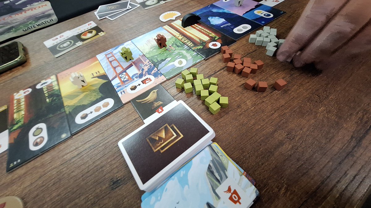 Rico juego este Trails. Me ha gustado que sea tan simple en su mecanismo y que funcione tan bien. Digno hermanito menor de Parks. Esta semana le seguimos dando.