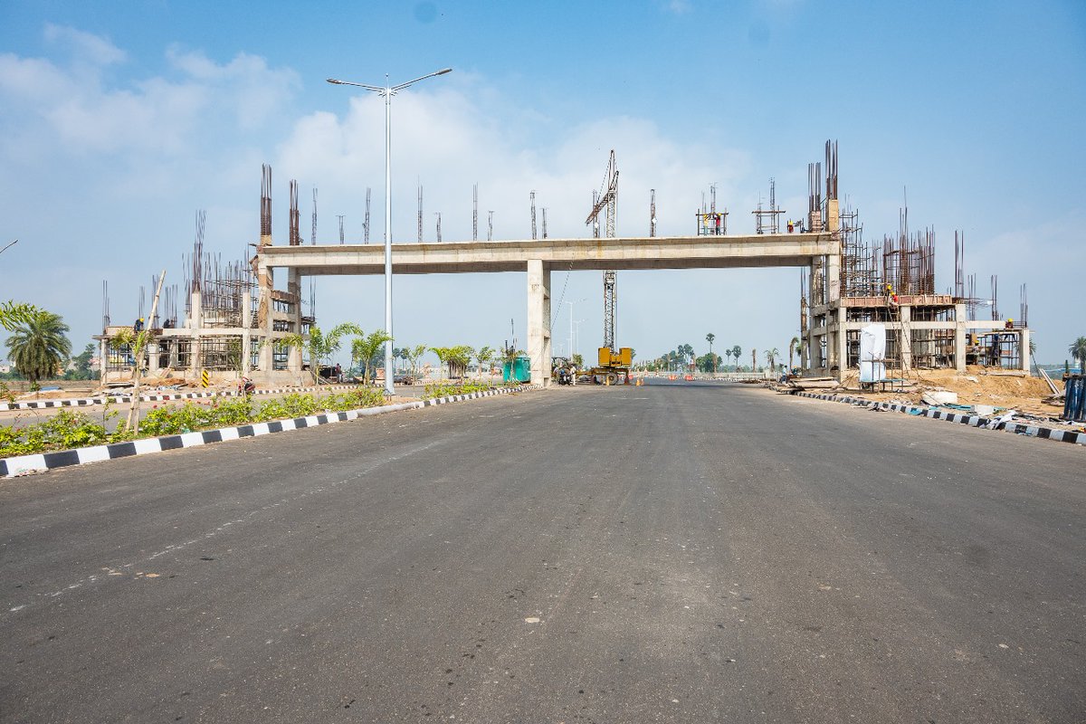 OBCC_Odisha's tweet photo. The ongoing activities at the Shree Setu are advancing consistently. The project encompasses works such as the construction of the welcome gate, the laying of paver blocks, installation of drains, footpaths, and friction slabs, all of which are currently in progress.
#shreesetu https://t.co/SbMsdNKTWW