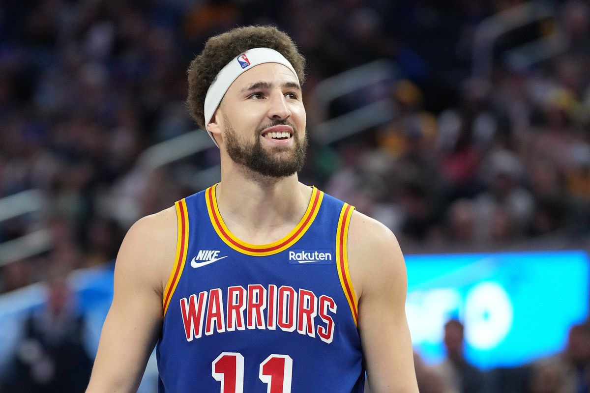 klaymuse's tweet photo. Klay Thompson tonight in the Warriors blowout win over the Jazz:

26 Pts (team-high)
6 Reb
2 Ast
11/19 FG
3/7 3PT
1/1 FT https://t.co/ZEzxxxUyW5
