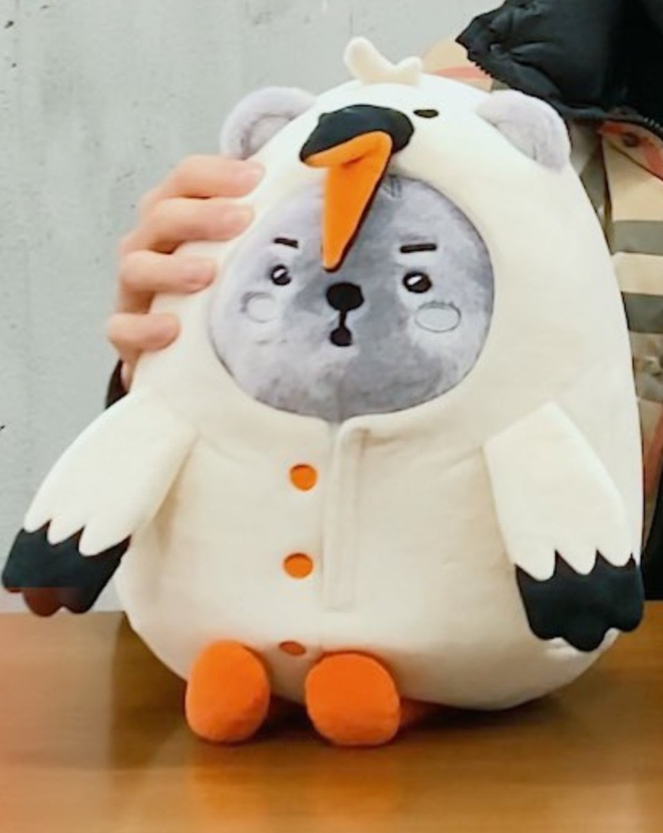 melkibebe's tweet image. Ima be honest this was funnier in my head 😭😭 but i havent done a comedic mbbsd ina long time and i can never see the NFL min coat the same ever again... 
#mbbselcaday #mbbsd #SHOWNU #셔누 #BAETONGYI