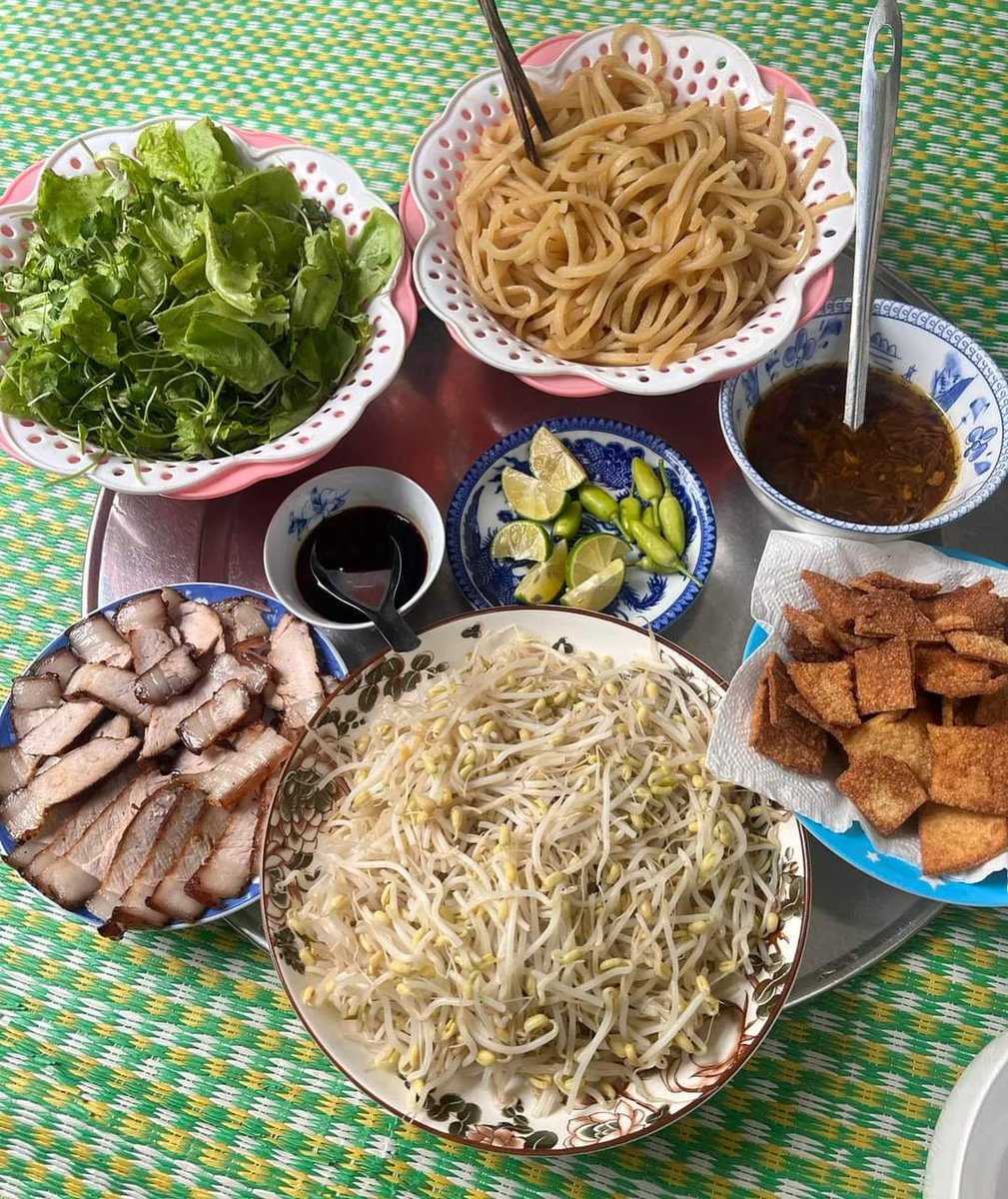 TamNhan83's tweet photo. CHÀO MỒNG 4 TẾT GIÁP THÌN. 
 3 ngày Tết, 7 ngày Xuân, 19 ngày Sửng thì mới hết tháng ăn chơi nhé mn😂😂
***Mời cả nhà cùng thưởng thức món Cao Lầu Hội An để năm mới thêm phần may mắn nhé. https://t.co/W2Nvs5Rqpl