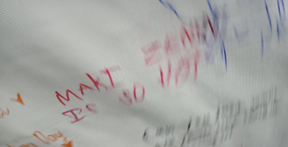 lovingcyno's tweet photo. jjk fans having beef at my schools valentines bulletin board 😭😭 https://t.co/CPdMitNmBz
