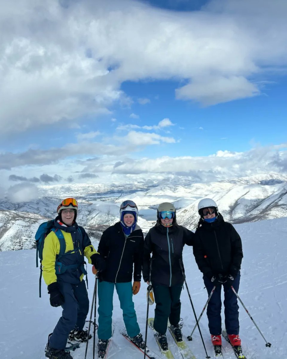 aleriagr's tweet image. Coming back from our annual retreat with @Sigman_Lab. We had chemistry discussions, new intracollabs coming and ofc tons of fun 😏🍻⛷️🎲🏀🃏🎮