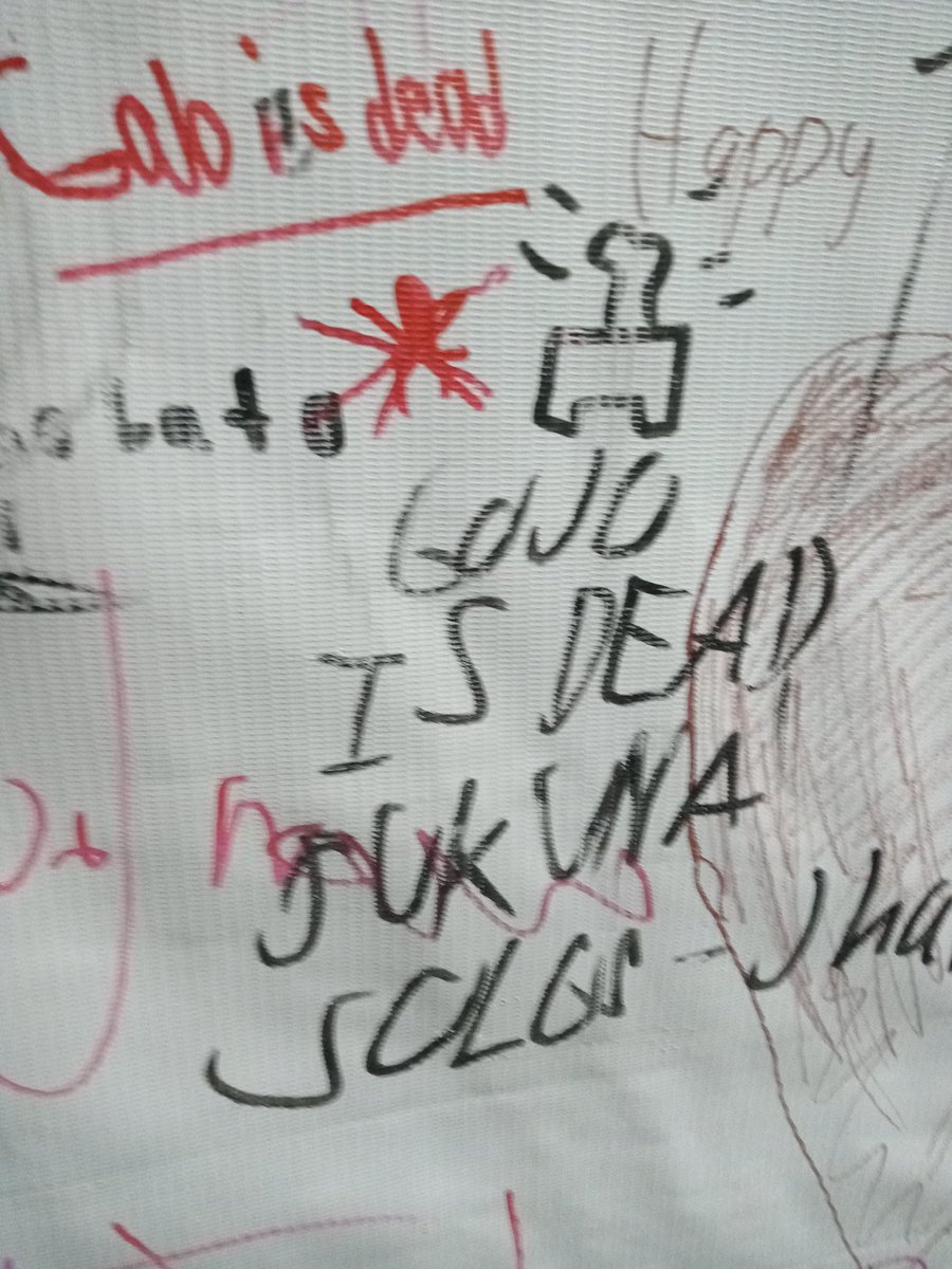 lovingcyno's tweet photo. jjk fans having beef at my schools valentines bulletin board 😭😭 https://t.co/CPdMitNmBz