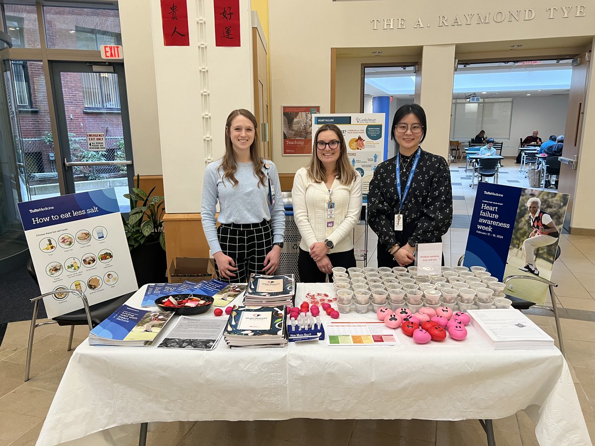 #HFWeek2024 at @TuftsMedicalCtr. Day One: 'Eating Well for the Heart' with our awesome heart failure RDs, handing out almond snack mix and of course the @HFSA recipie book, a firm favorite in our HF clinic!🍎