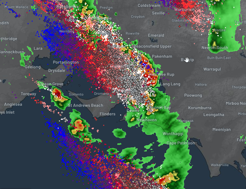 VicStormChasers's tweet photo. Melbourne you are under there somewhere! The south eastern suburbs are being smashed! The intense lightning may cause outages which may mean no traffic lights so slow down folks! #Melbourne #melbweather #melbourneweather https://t.co/wk6a1cXcmr