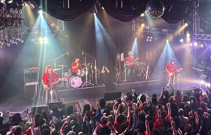 750fTetsuro's tweet photo. 昨日は福山芳樹、真っ赤な集いツアーファイナル、東京公演でした。大盛り上がりで無事終了しました!ツアー楽しかった~ご来場いただいた皆様、配信で見て下さった皆様、本当にありがとうございました!それとスタッフの皆様お疲れ様でした!
#てつろう
#福山芳樹
#PONchan
#麻生祥一郎
#mojost https://t.co/rF480LcBUa